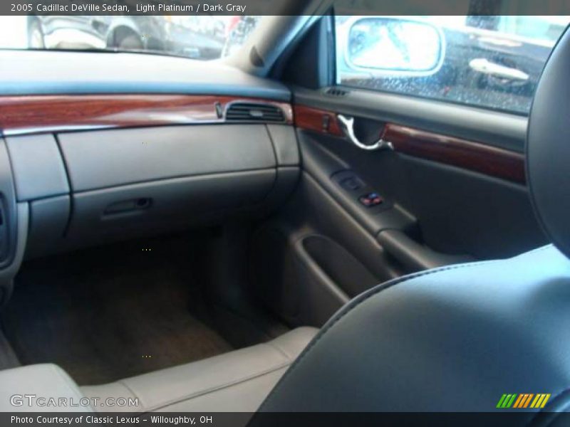 Light Platinum / Dark Gray 2005 Cadillac DeVille Sedan