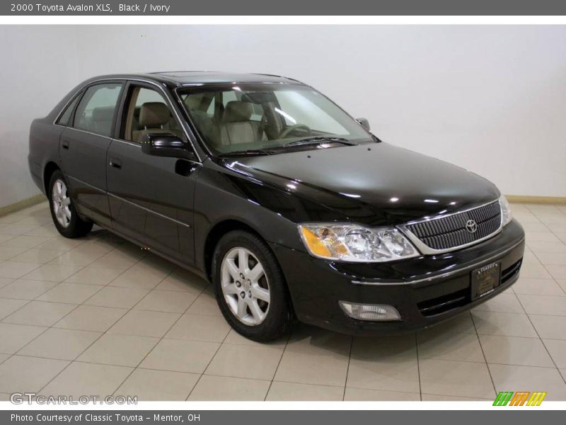 Black / Ivory 2000 Toyota Avalon XLS