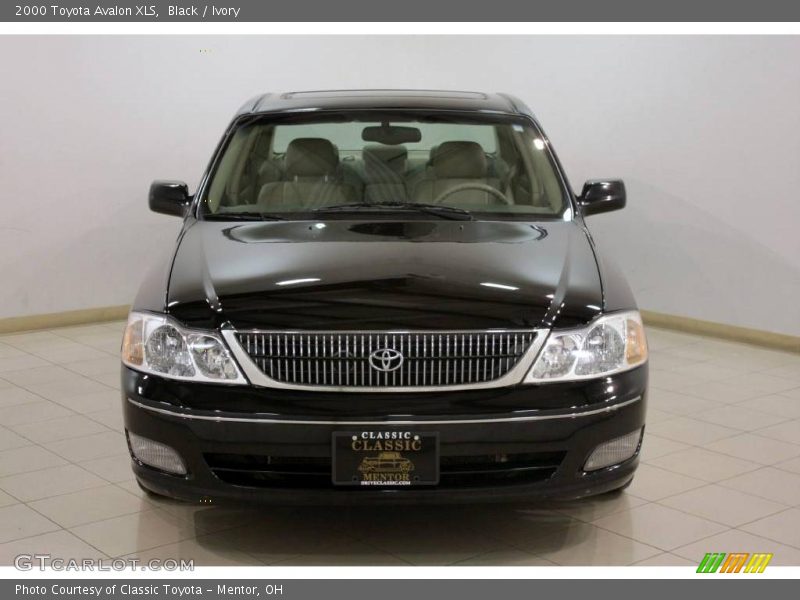 Black / Ivory 2000 Toyota Avalon XLS
