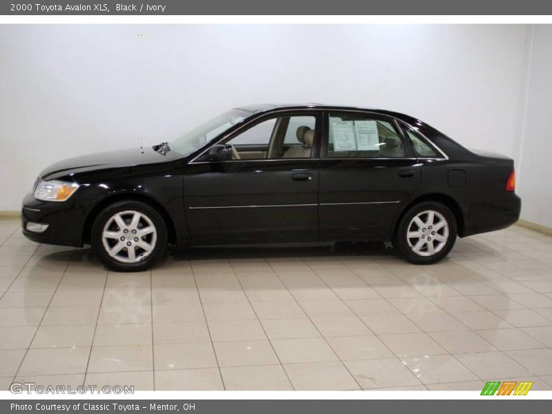 Black / Ivory 2000 Toyota Avalon XLS