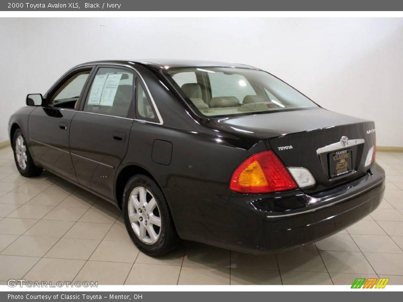 Black / Ivory 2000 Toyota Avalon XLS