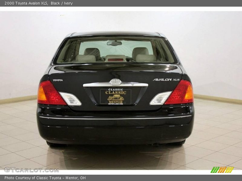 Black / Ivory 2000 Toyota Avalon XLS