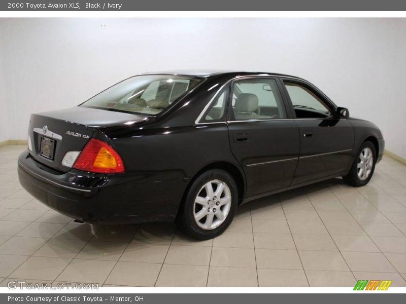 Black / Ivory 2000 Toyota Avalon XLS