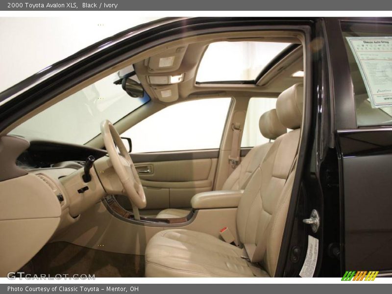 Black / Ivory 2000 Toyota Avalon XLS