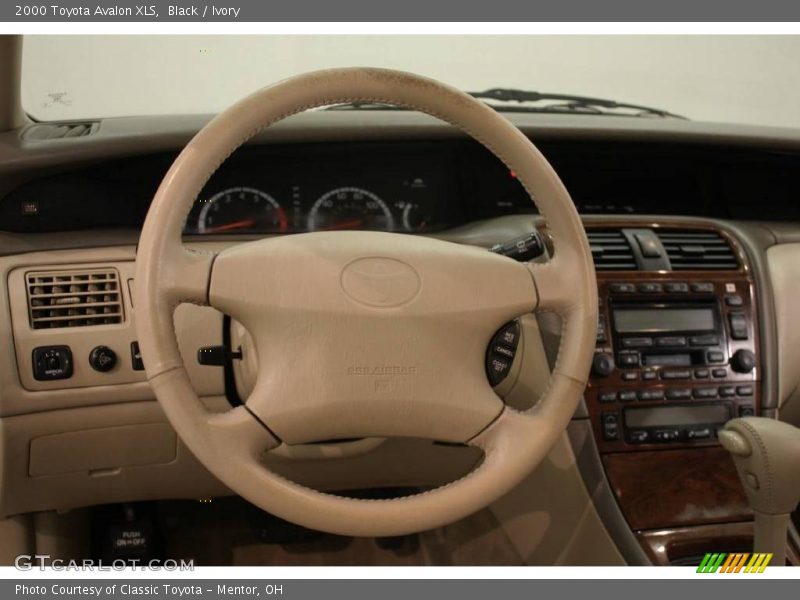 Black / Ivory 2000 Toyota Avalon XLS