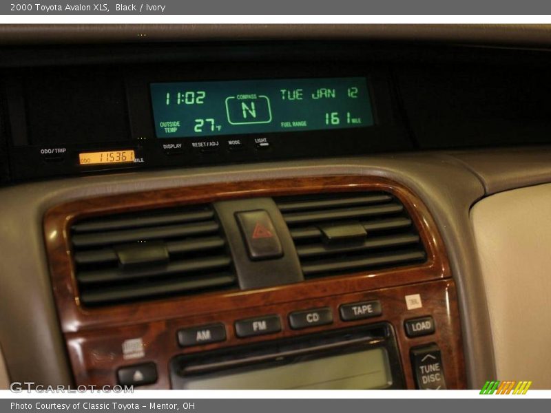 Black / Ivory 2000 Toyota Avalon XLS