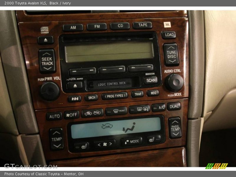 Black / Ivory 2000 Toyota Avalon XLS