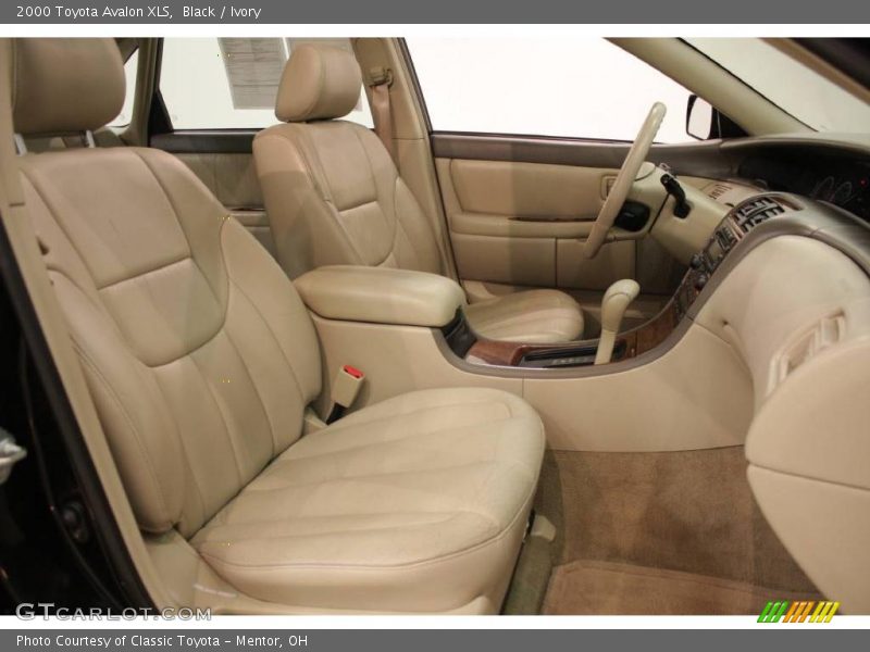 Black / Ivory 2000 Toyota Avalon XLS