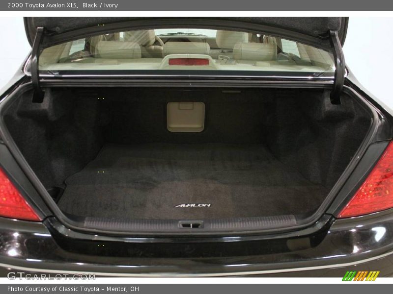 Black / Ivory 2000 Toyota Avalon XLS
