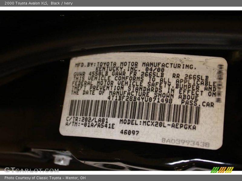 Black / Ivory 2000 Toyota Avalon XLS