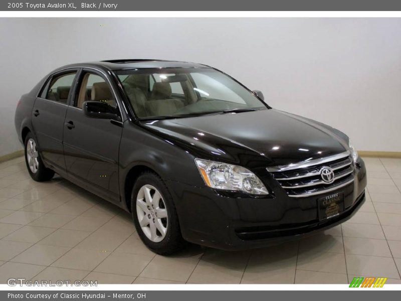 Black / Ivory 2005 Toyota Avalon XL