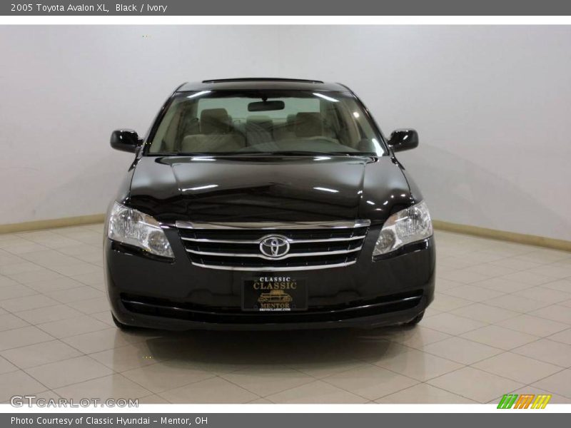 Black / Ivory 2005 Toyota Avalon XL