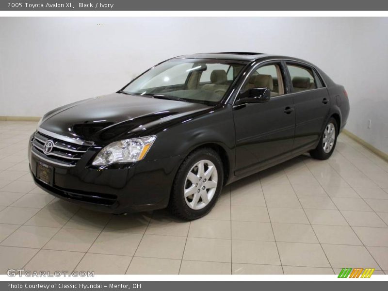 Black / Ivory 2005 Toyota Avalon XL