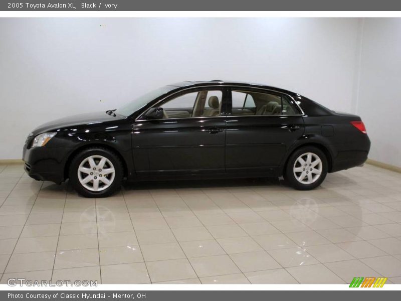 Black / Ivory 2005 Toyota Avalon XL