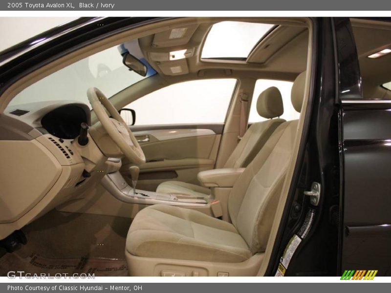 Black / Ivory 2005 Toyota Avalon XL