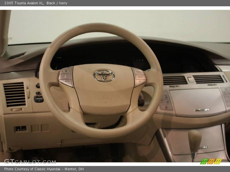 Black / Ivory 2005 Toyota Avalon XL