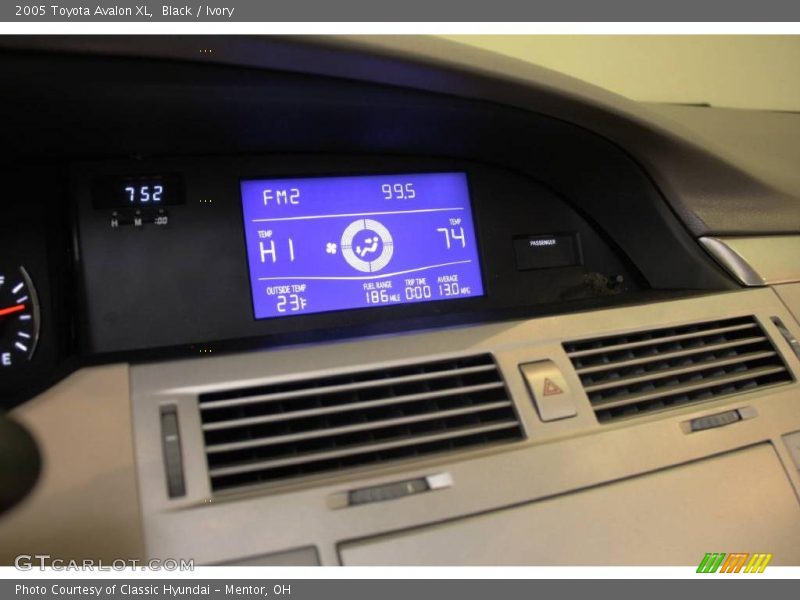 Black / Ivory 2005 Toyota Avalon XL