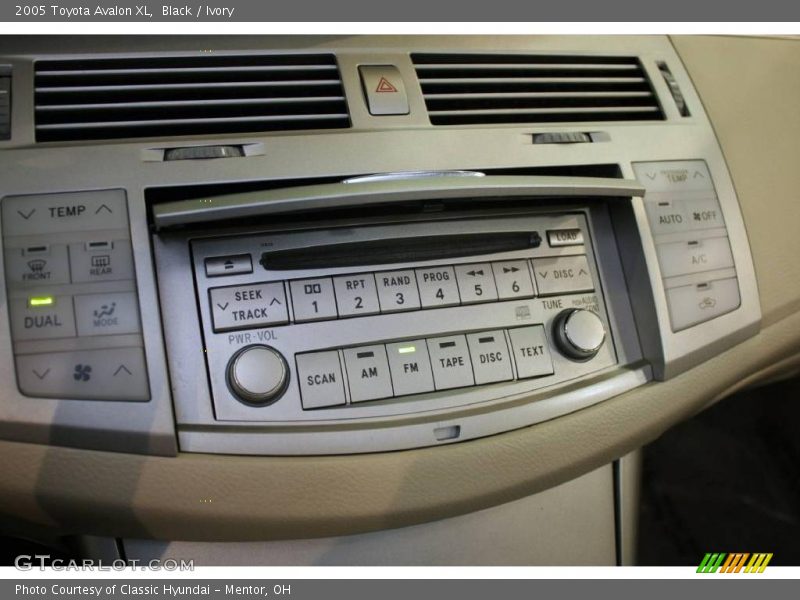 Black / Ivory 2005 Toyota Avalon XL