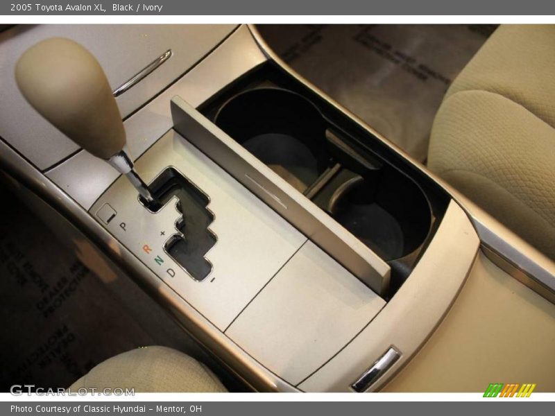 Black / Ivory 2005 Toyota Avalon XL