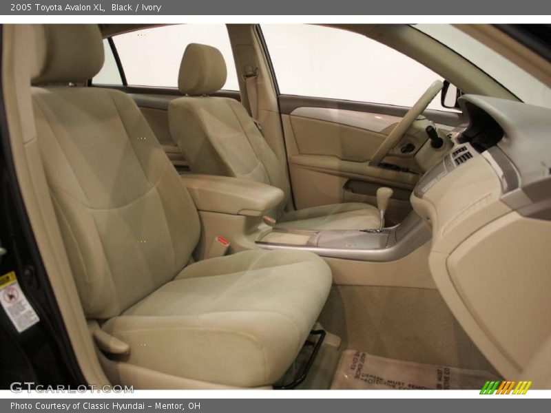 Black / Ivory 2005 Toyota Avalon XL