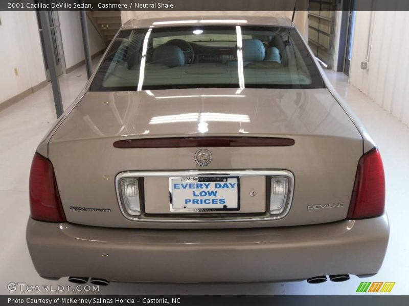 Cashmere / Neutral Shale 2001 Cadillac DeVille Sedan