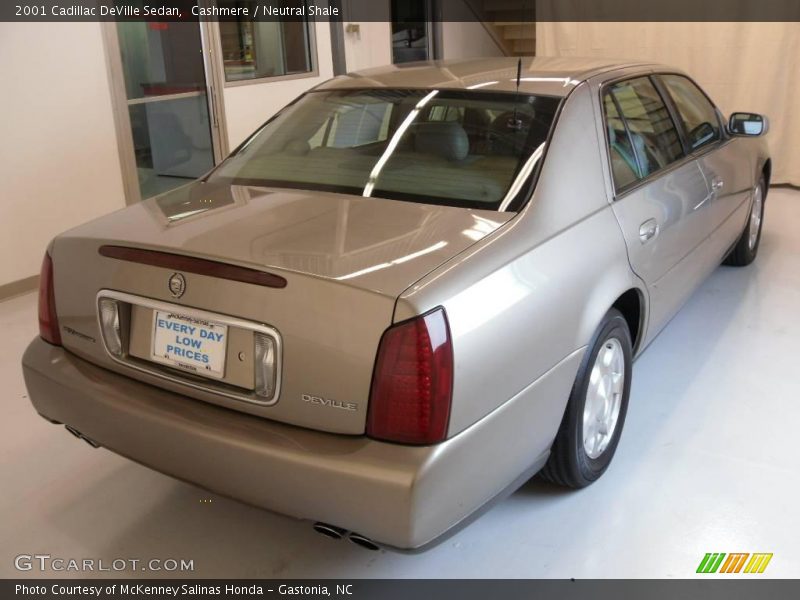 Cashmere / Neutral Shale 2001 Cadillac DeVille Sedan