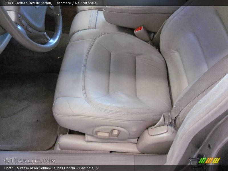 Cashmere / Neutral Shale 2001 Cadillac DeVille Sedan