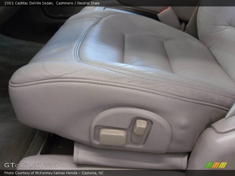 Cashmere / Neutral Shale 2001 Cadillac DeVille Sedan
