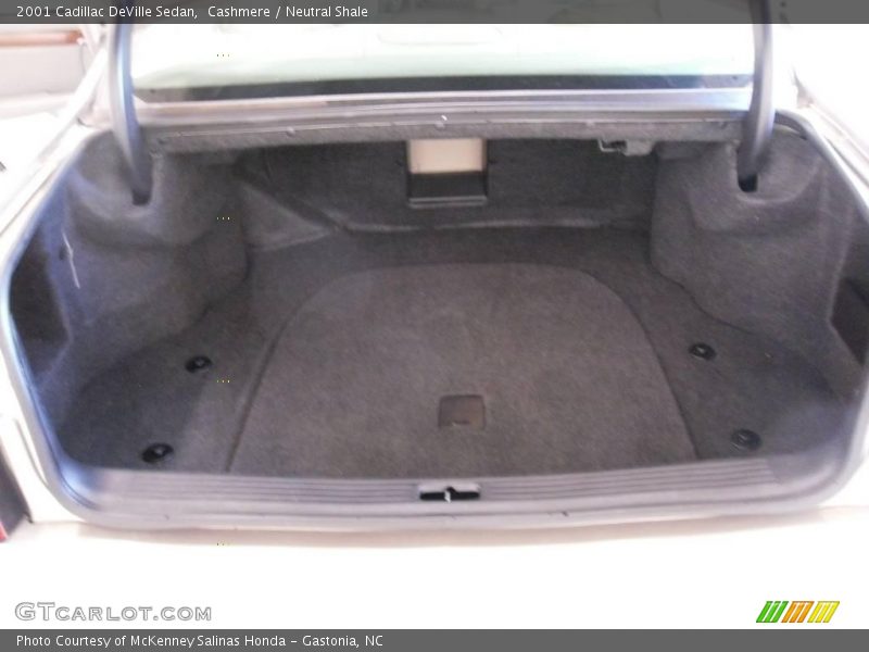 Cashmere / Neutral Shale 2001 Cadillac DeVille Sedan