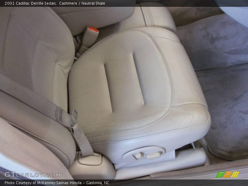 Cashmere / Neutral Shale 2001 Cadillac DeVille Sedan