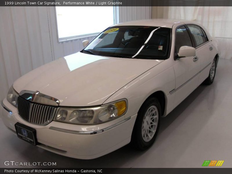 Performance White / Light Graphite 1999 Lincoln Town Car Signature