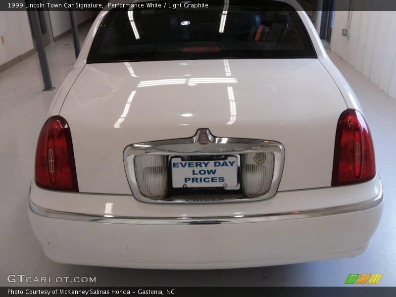 Performance White / Light Graphite 1999 Lincoln Town Car Signature