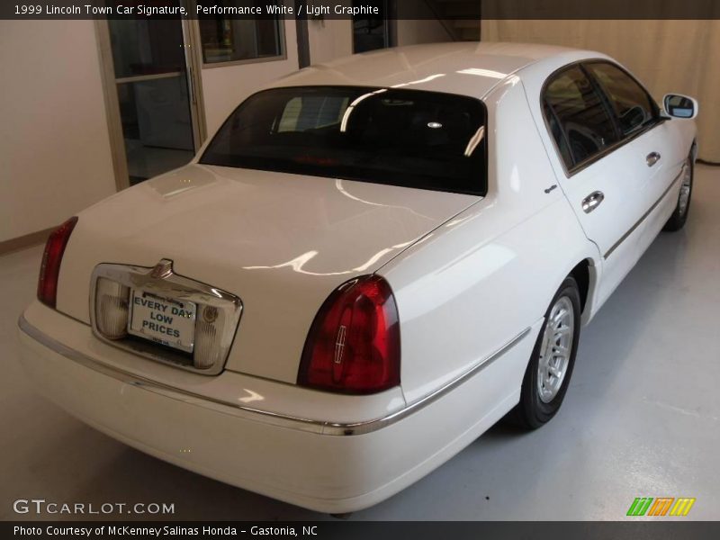 Performance White / Light Graphite 1999 Lincoln Town Car Signature