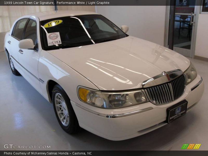 Performance White / Light Graphite 1999 Lincoln Town Car Signature