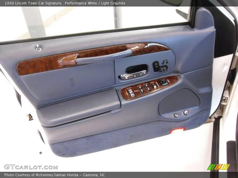 Performance White / Light Graphite 1999 Lincoln Town Car Signature