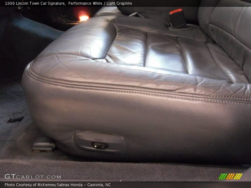 Performance White / Light Graphite 1999 Lincoln Town Car Signature