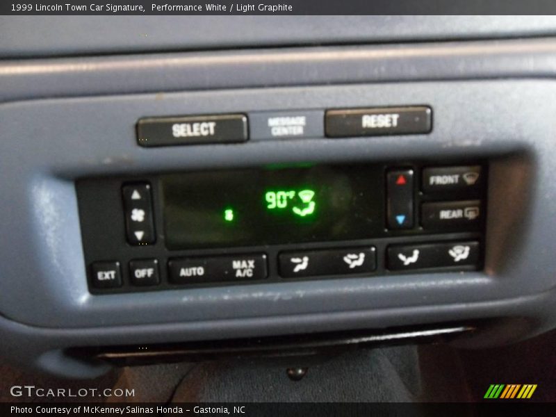 Performance White / Light Graphite 1999 Lincoln Town Car Signature