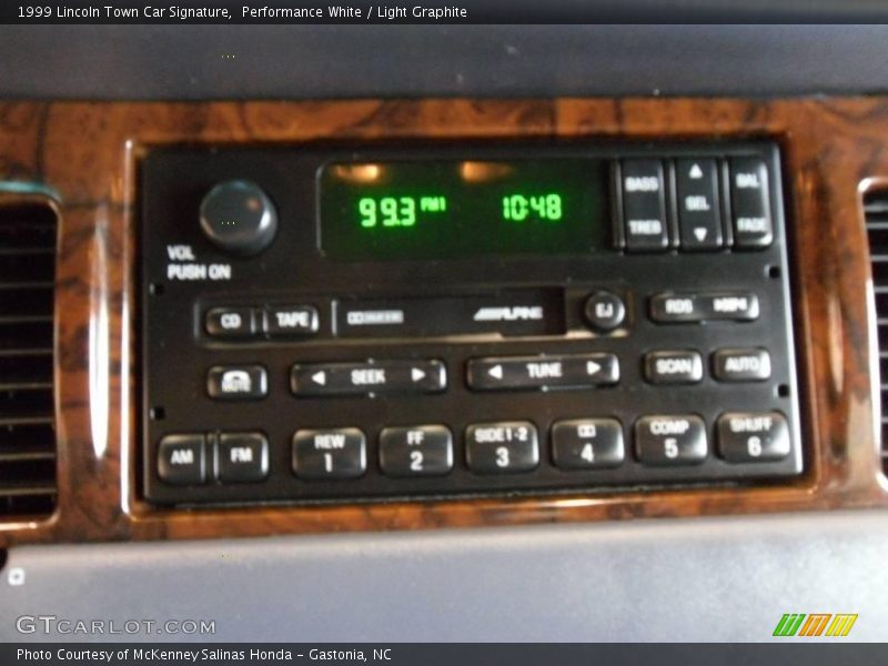 Performance White / Light Graphite 1999 Lincoln Town Car Signature