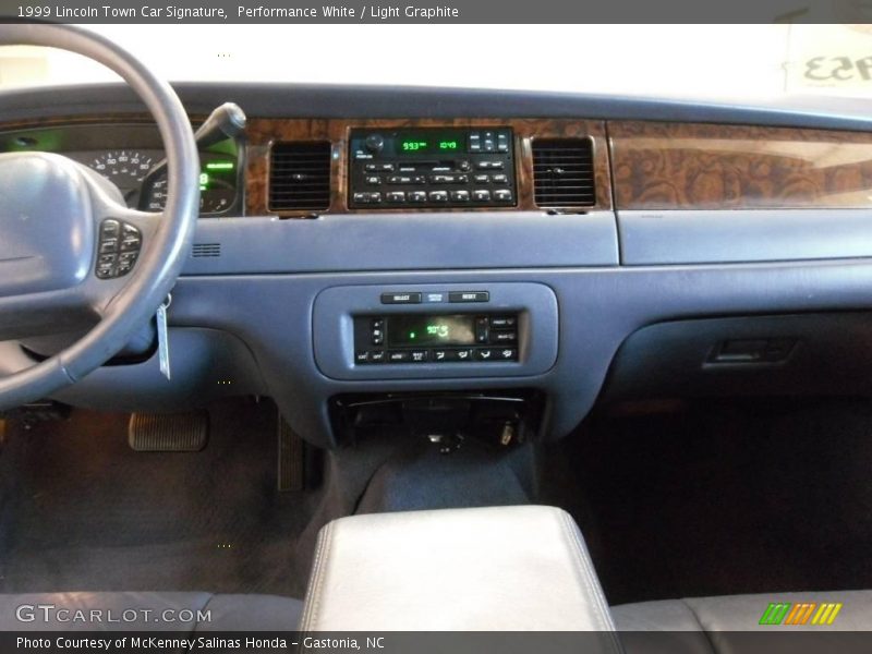 Performance White / Light Graphite 1999 Lincoln Town Car Signature