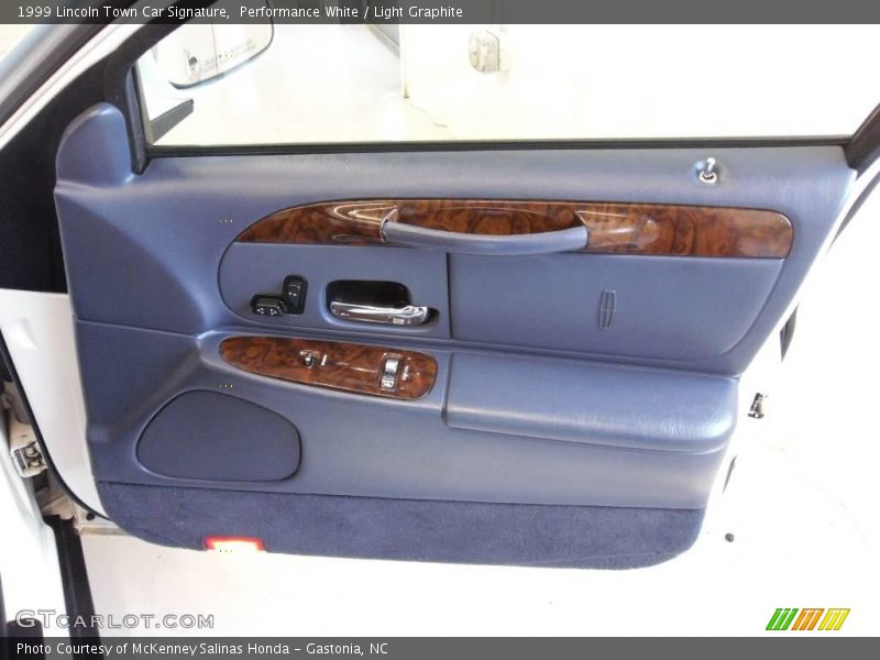 Performance White / Light Graphite 1999 Lincoln Town Car Signature