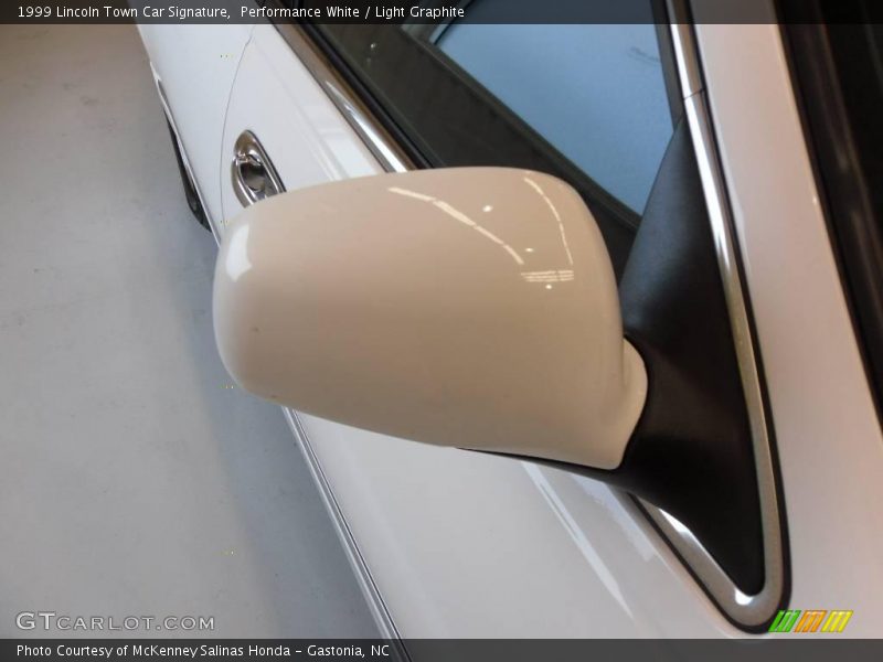 Performance White / Light Graphite 1999 Lincoln Town Car Signature