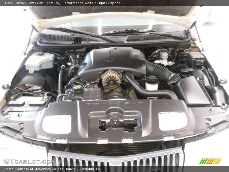 Performance White / Light Graphite 1999 Lincoln Town Car Signature