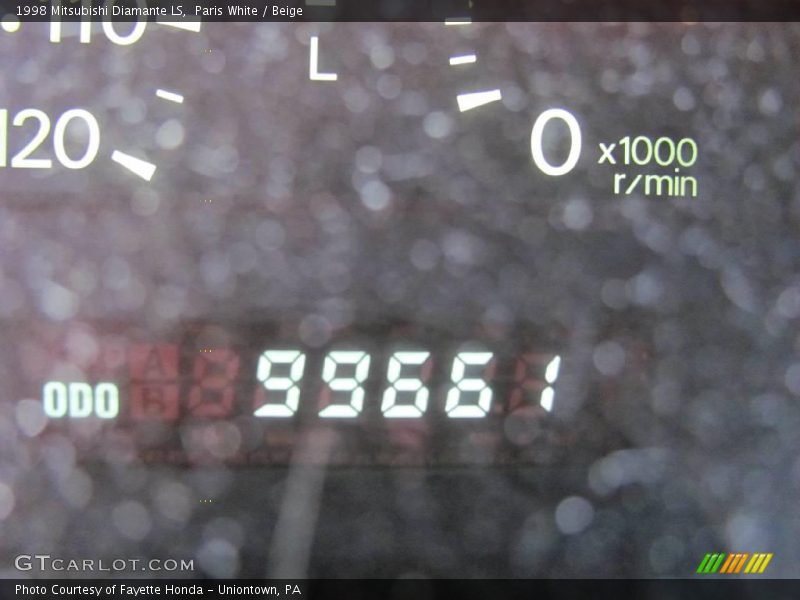 Paris White / Beige 1998 Mitsubishi Diamante LS