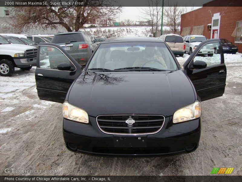 Super Black / Frost 2000 Nissan Maxima SE