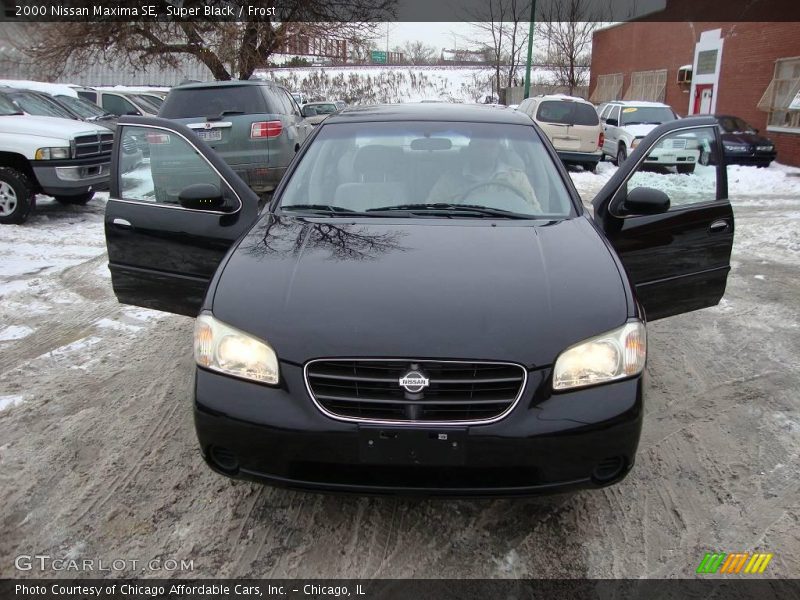 Super Black / Frost 2000 Nissan Maxima SE