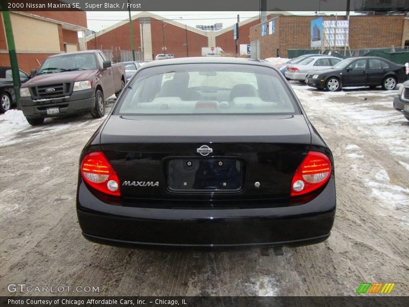 Super Black / Frost 2000 Nissan Maxima SE