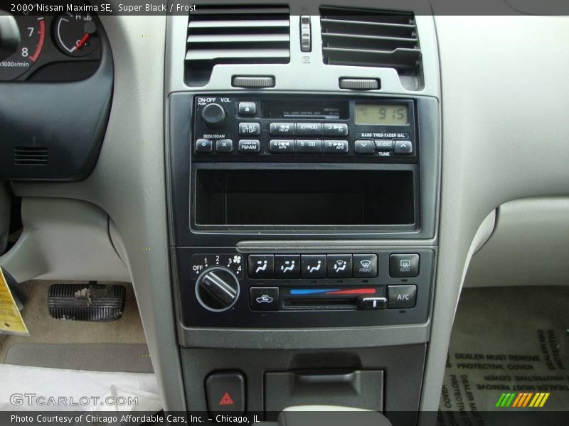 Super Black / Frost 2000 Nissan Maxima SE