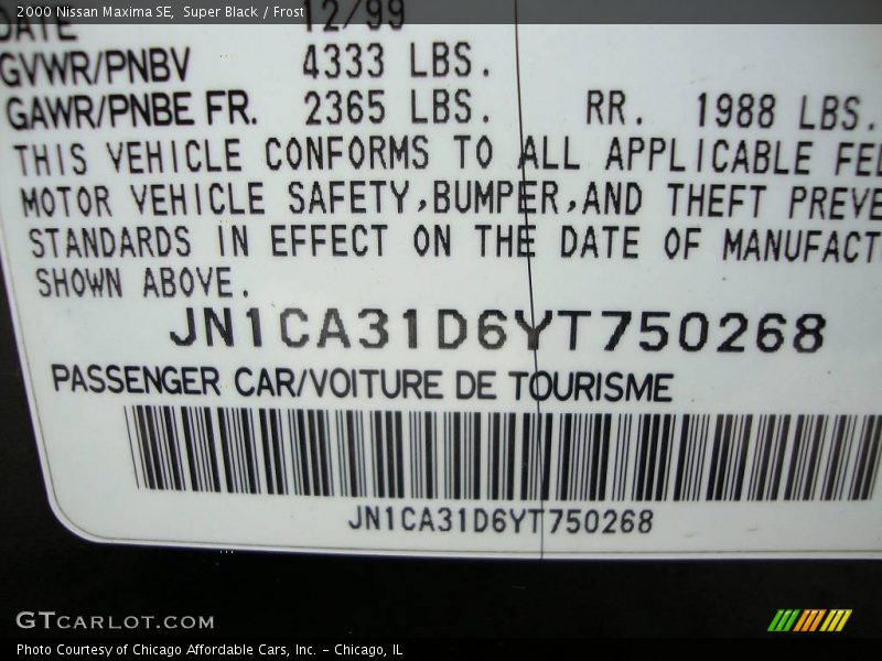 Super Black / Frost 2000 Nissan Maxima SE