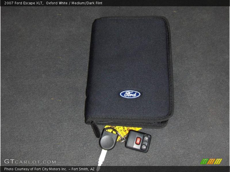 Oxford White / Medium/Dark Flint 2007 Ford Escape XLT