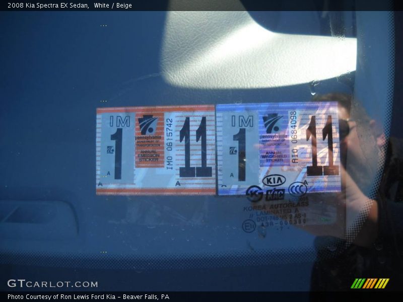 White / Beige 2008 Kia Spectra EX Sedan